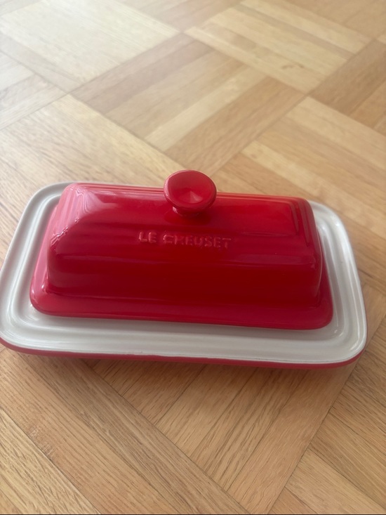 Le Creuset Other - Le Creuset Glossy Red Ceramic Butter Dish